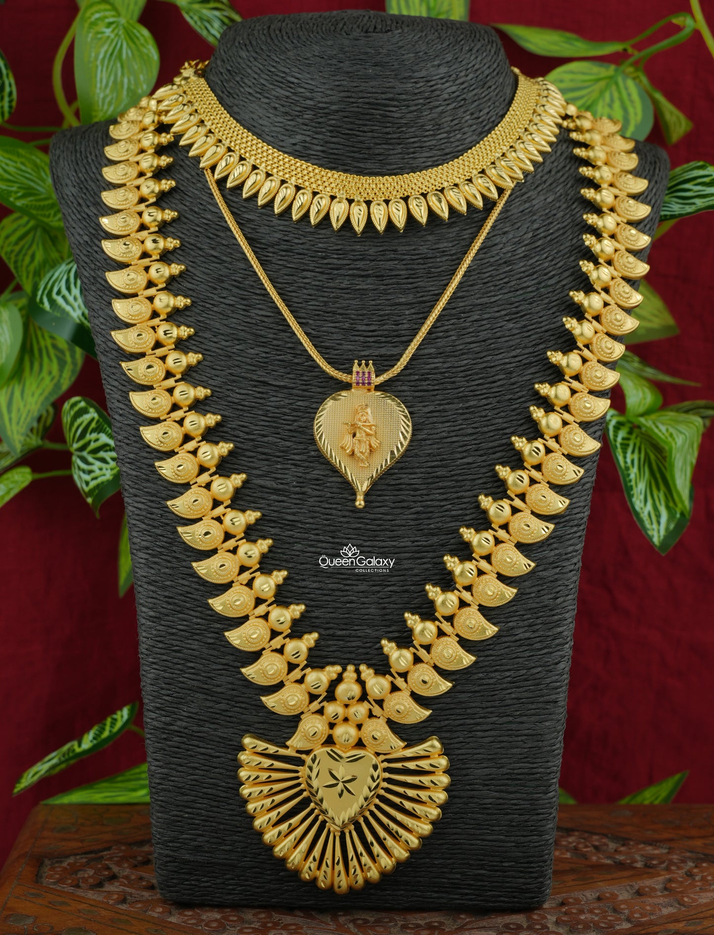 Gold Plated Bridal Jewelry Set – Choker, Pendant Chain & Longharam with intricate designs displayed on a mannequin.