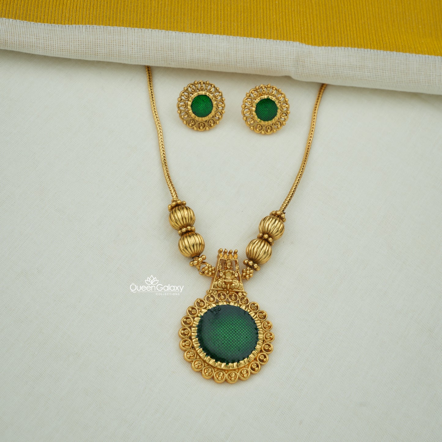 Antique Necklace With Stud