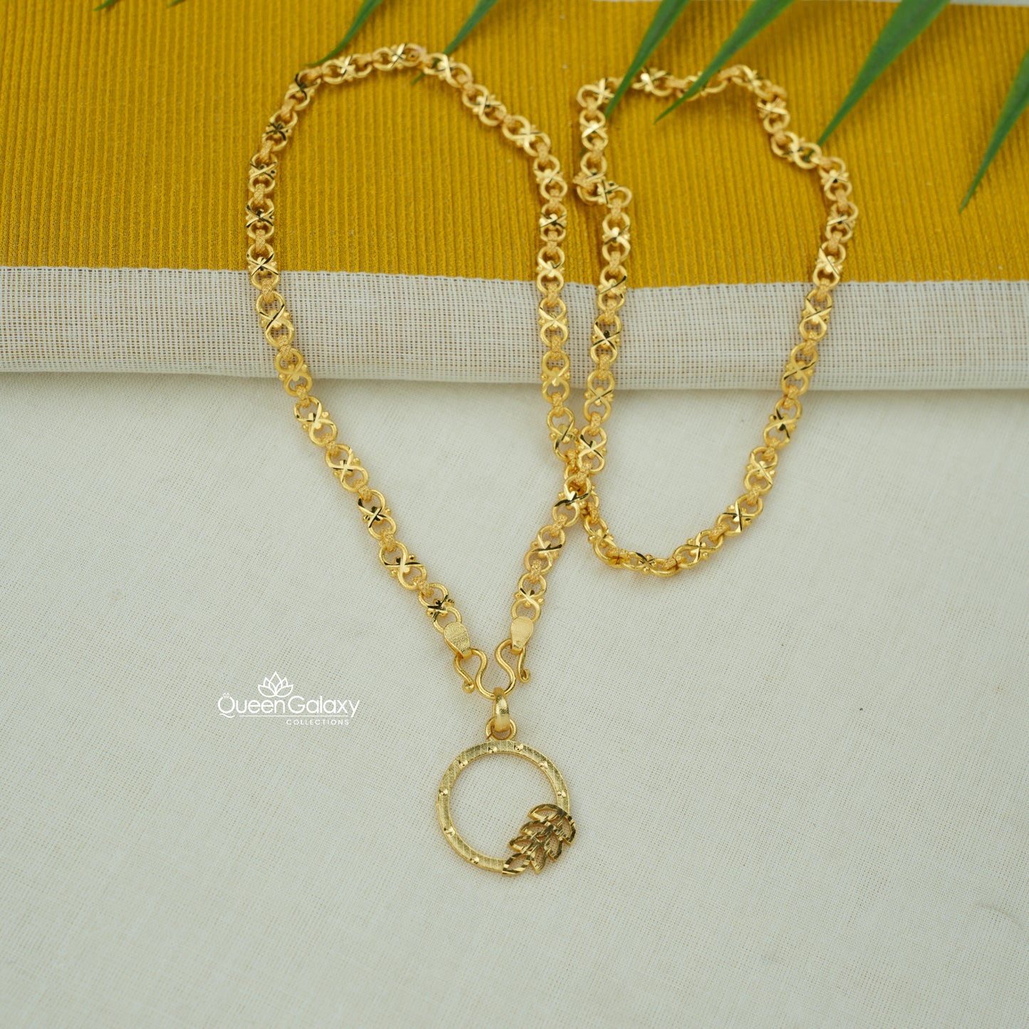 Gold plated chain with round pendant and leaf detail – Queen Galaxy Collections