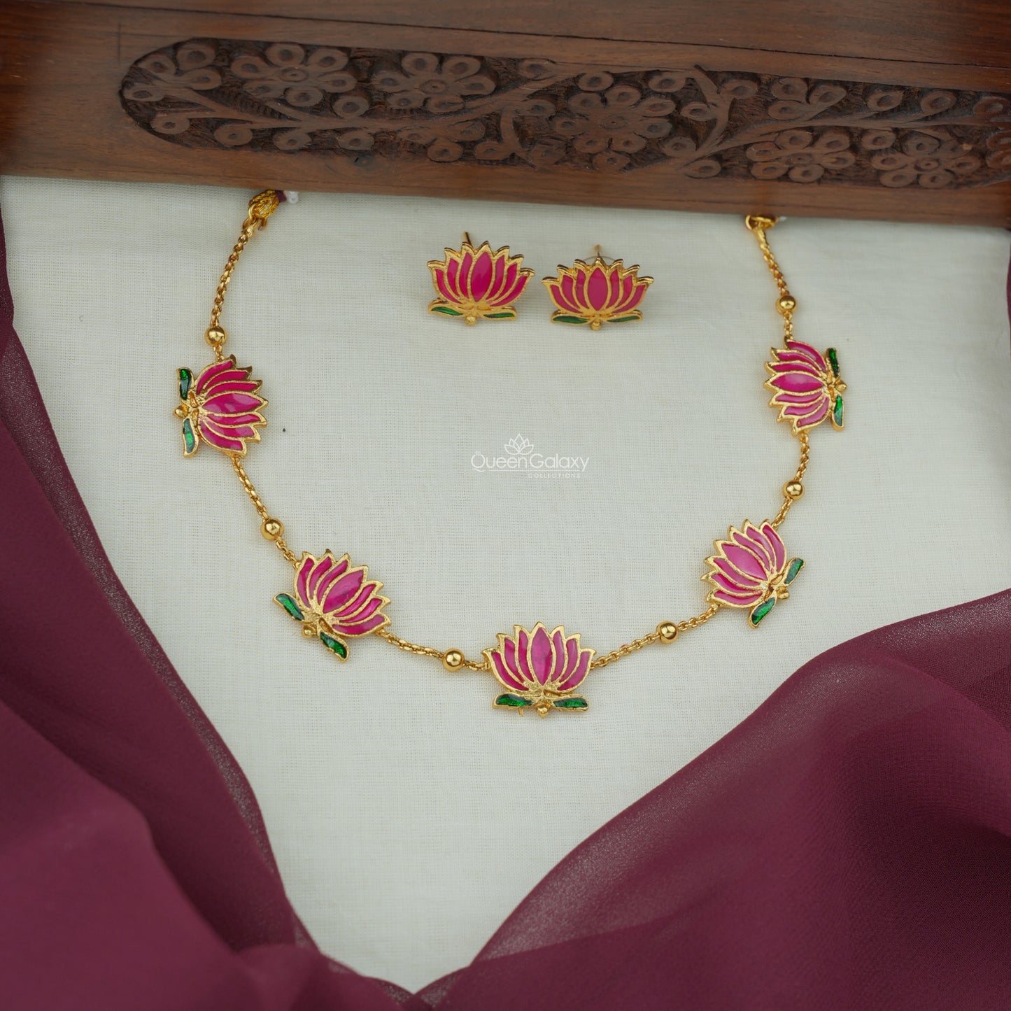 Antique Lotus Necklace With Stud