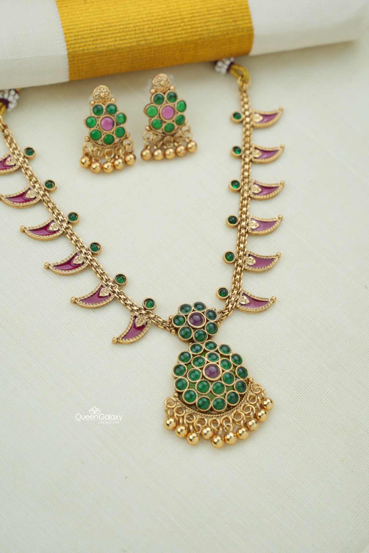 Antique Necklace With Stud