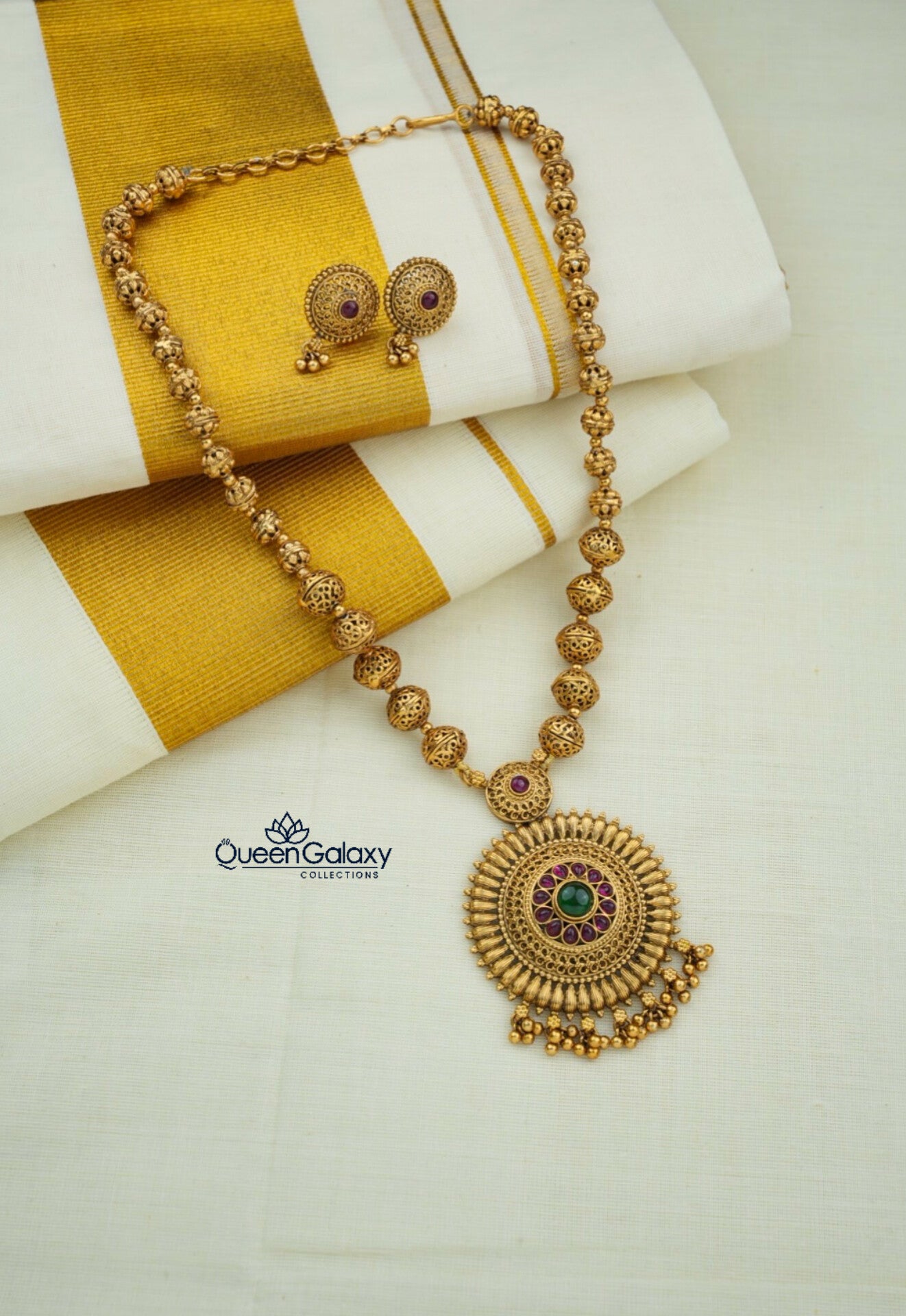 Antique Necklace With Stud