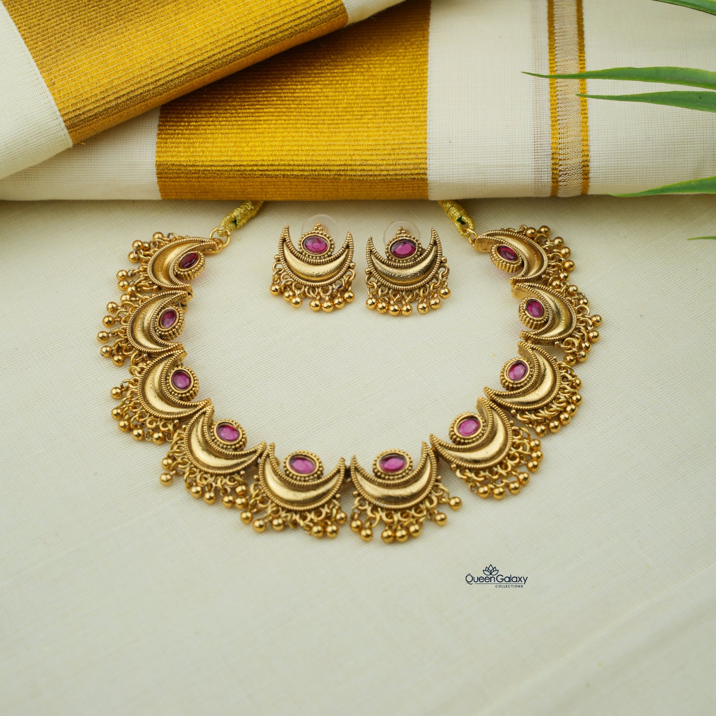 Antique Necklace With Stud