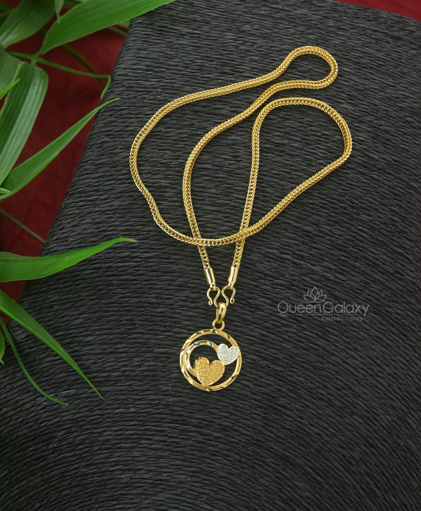 Goldplated Chain With White Goldplated Pendant