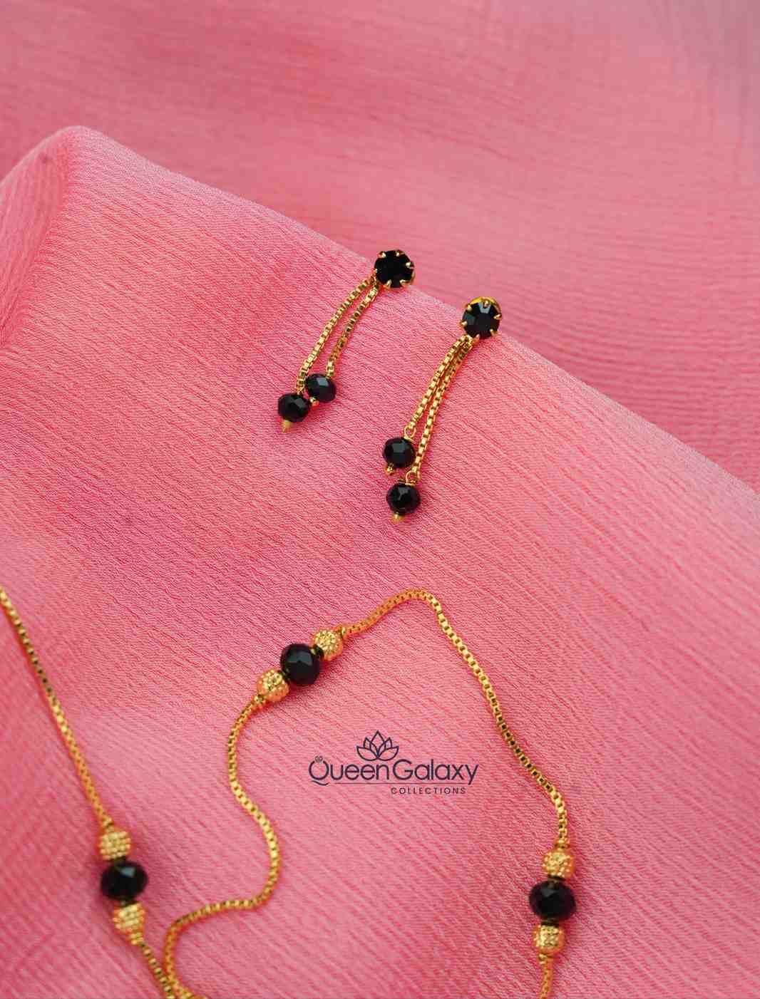 Goldplated Chain With Pendant And Earrings