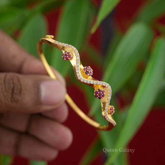 Goldplated Adjustable Lock AD Stone Bangles