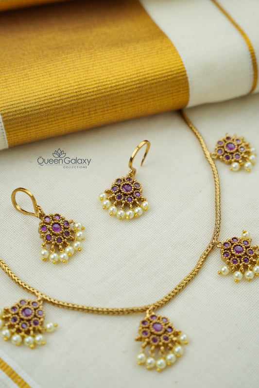 Antique Necklace With Stud