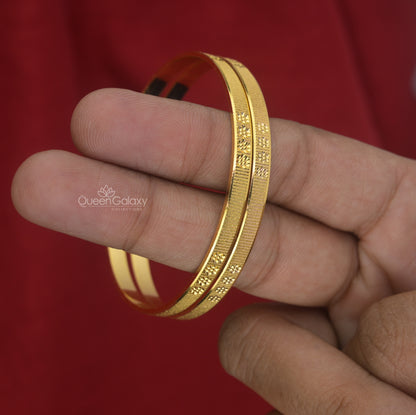 Goldplated bangles
