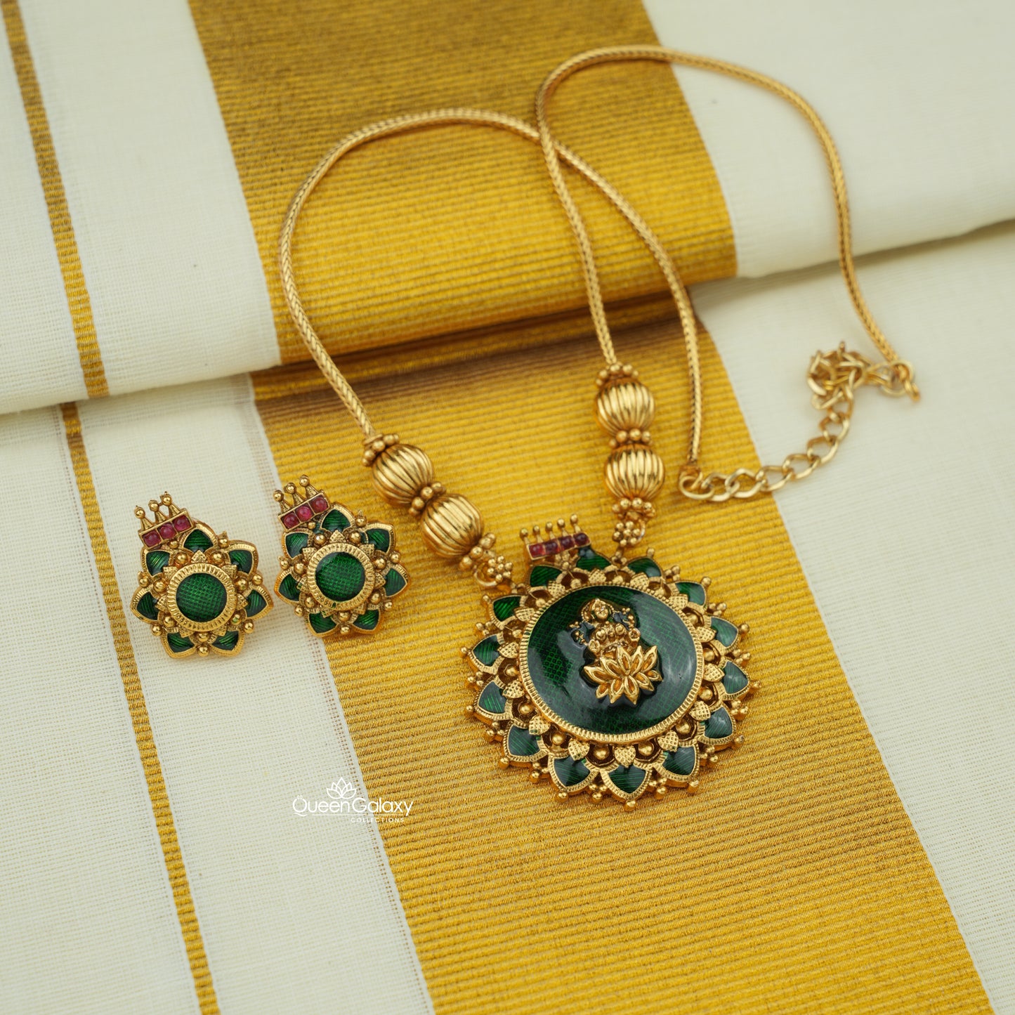 Antique Necklace With Stud