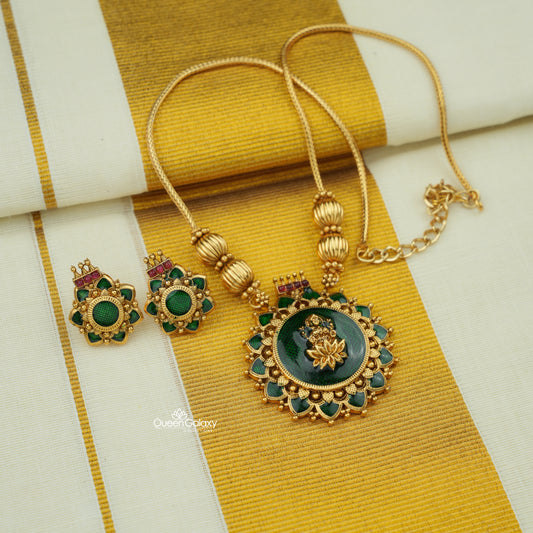 Antique Necklace With Stud