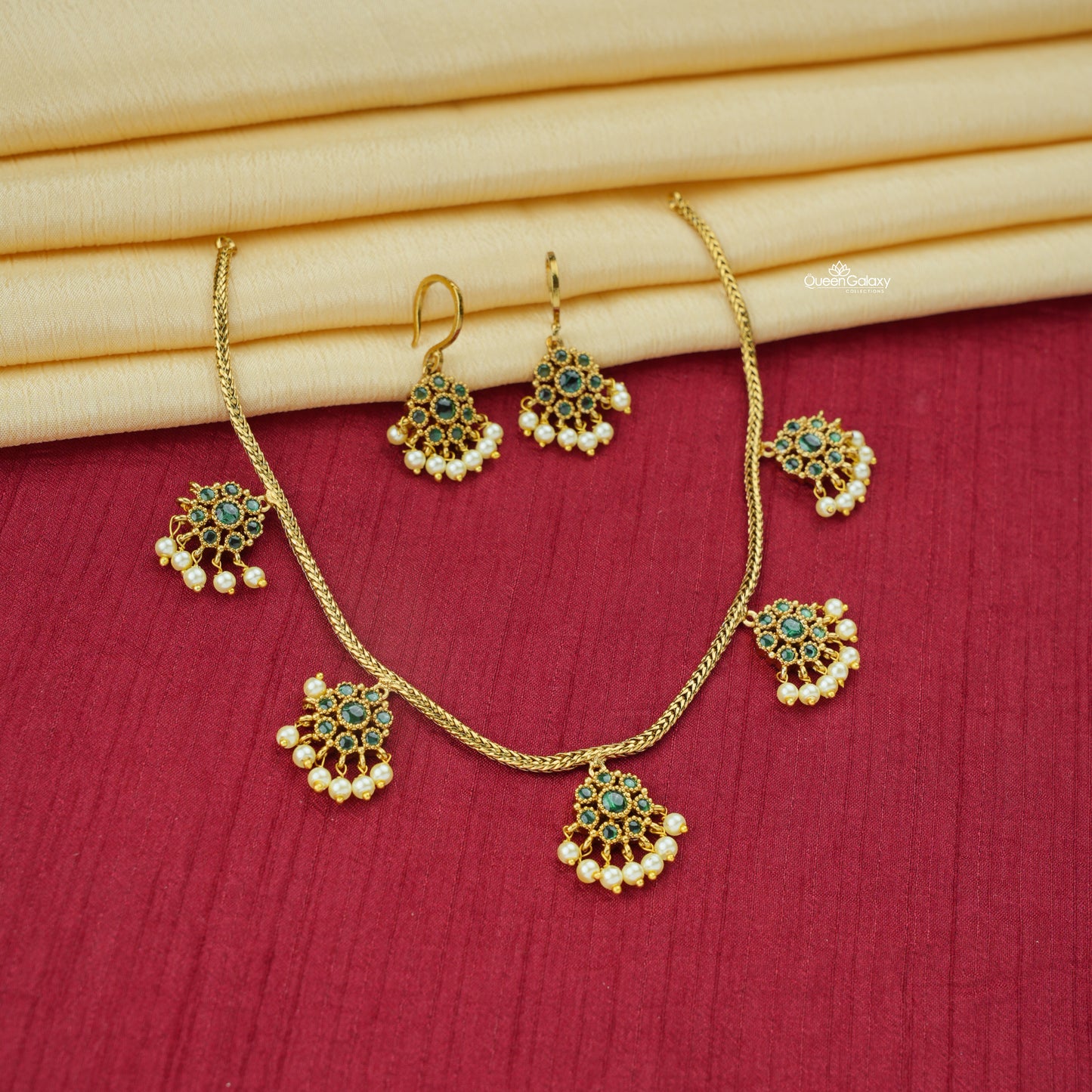 Antique Necklace With Stud