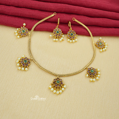 Antique Necklace With Stud