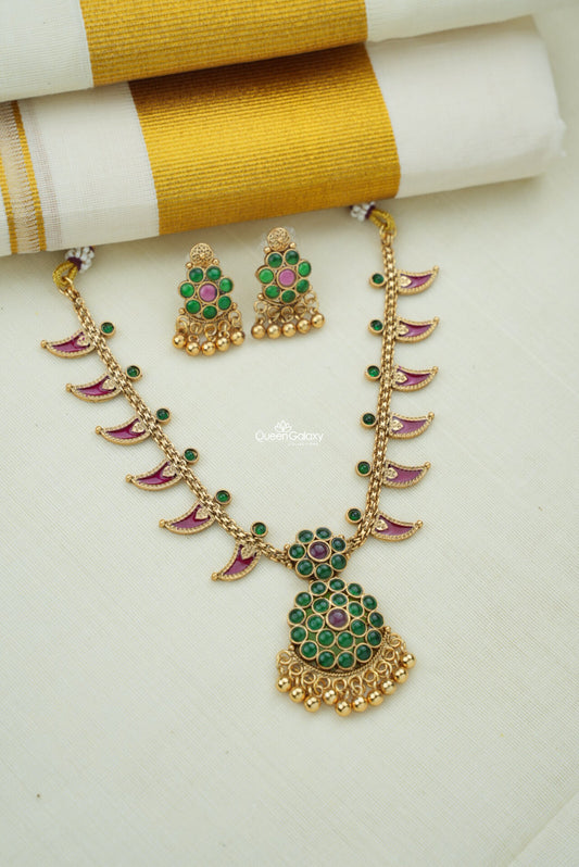 Antique Necklace With Stud