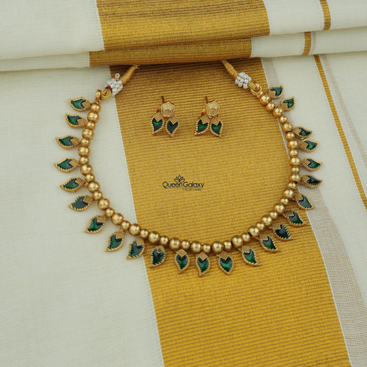 Antique Necklace With Stud