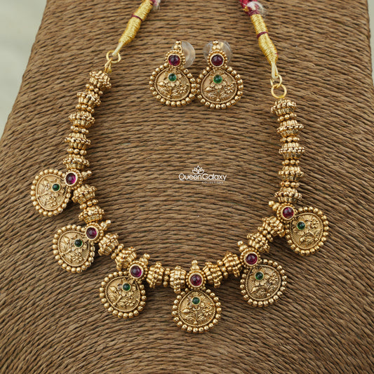 Antique Necklace With Stud