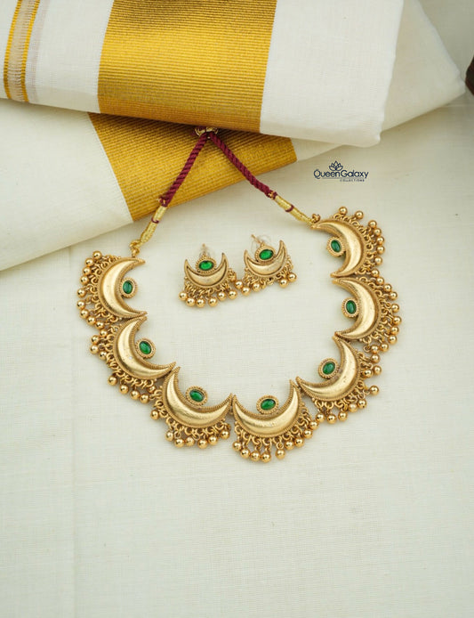 Antique Necklace With Stud