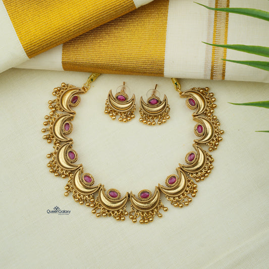 Antique Necklace With Stud