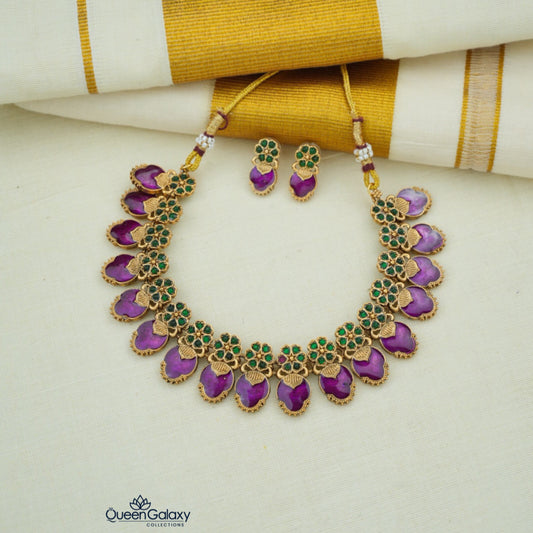 Antique Necklace With Stud