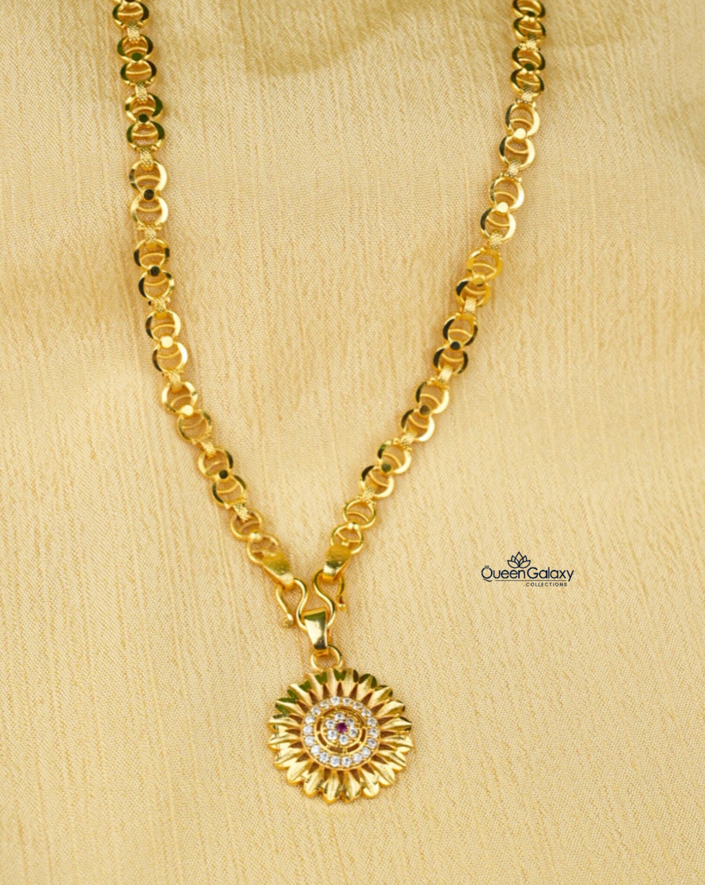 Goldplated Chain With Pendant