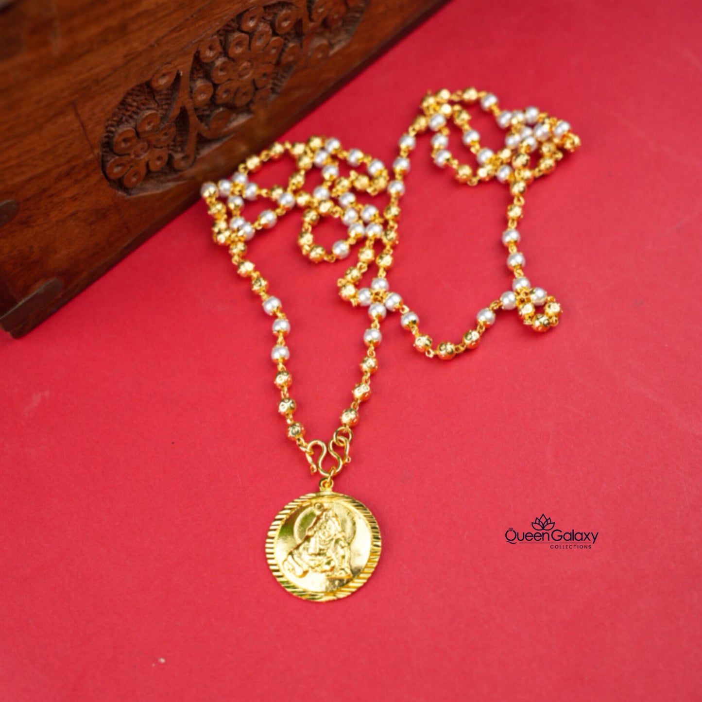 Goldplated Pearl Chain With Pendant