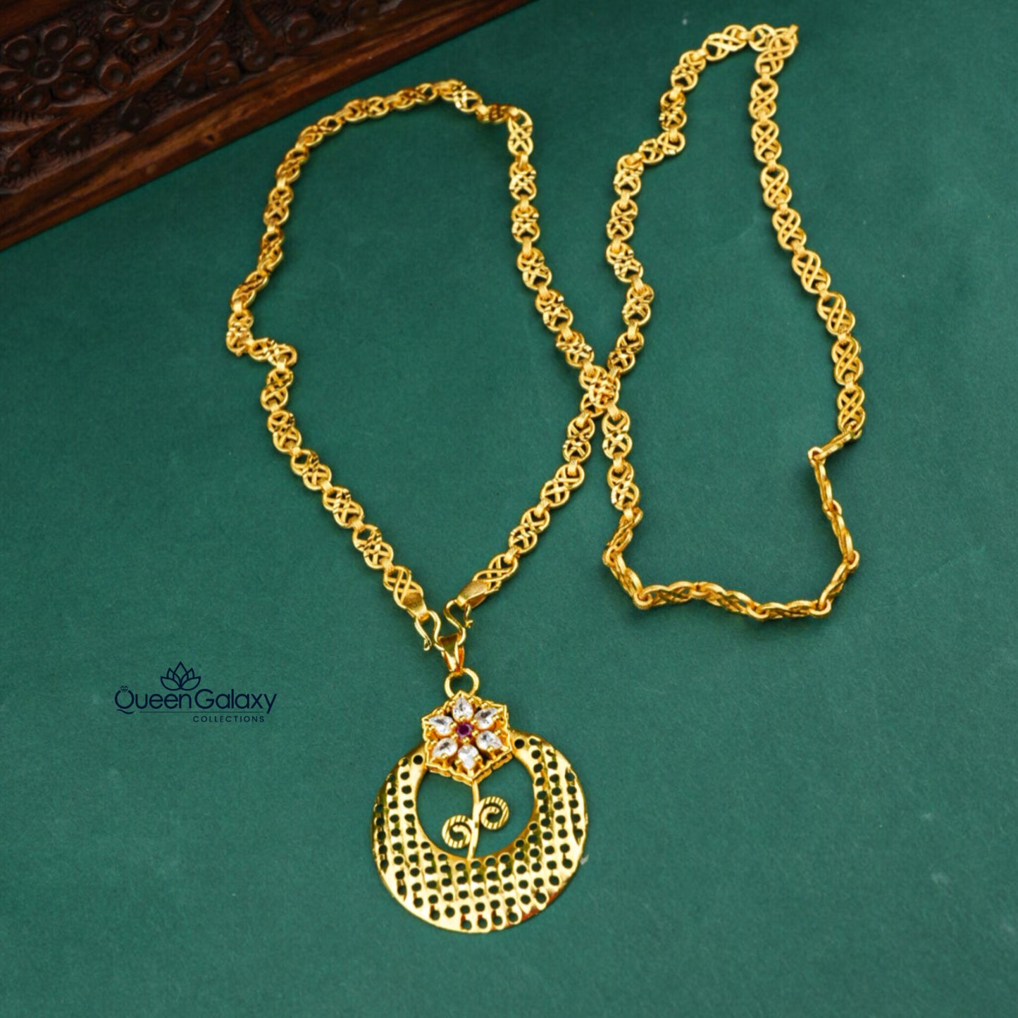 Goldplated Chain With Pendant