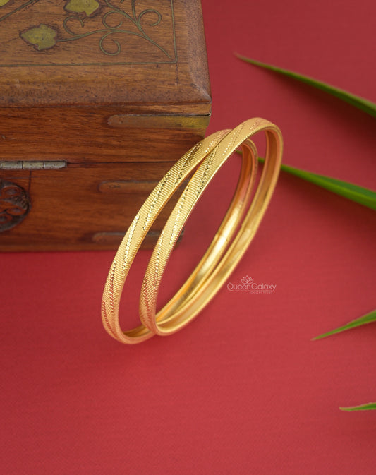 Goldplated light weight bangles