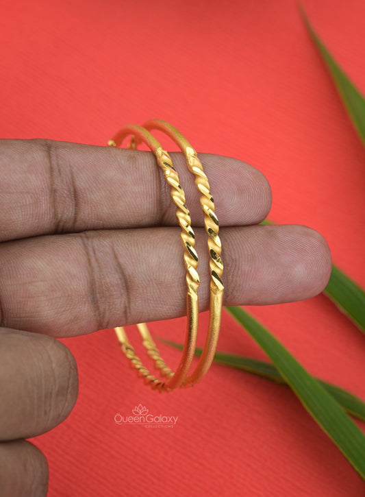 Goldplated bangles