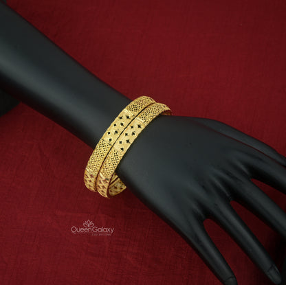 Goldplated bangles
