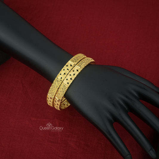 Goldplated bangles