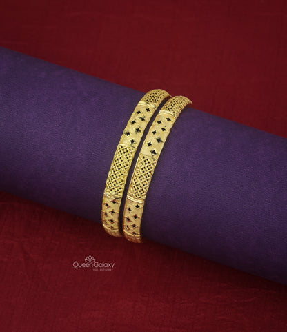 Goldplated bangles